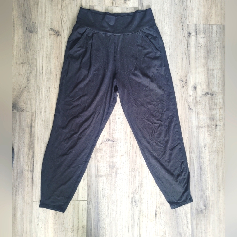 Vuori Black Harem Pants, Size Medium